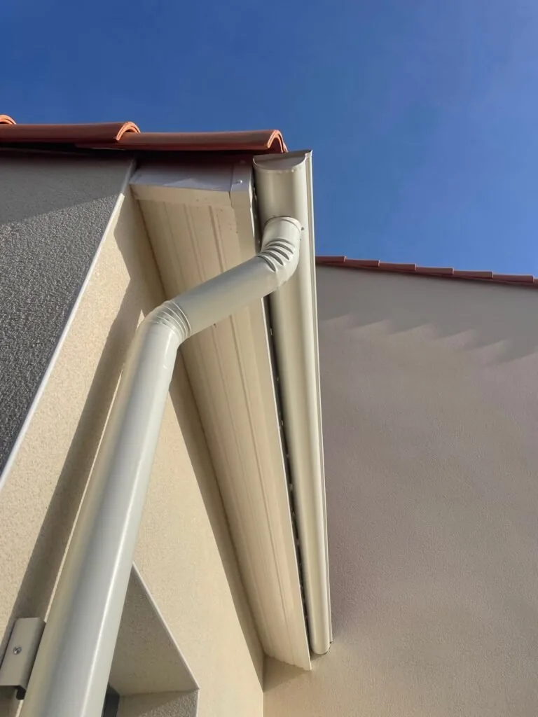 Gouttières aluminium sur mesure dans le Val-de-Marne par M. Jean-Jacques ROBERT