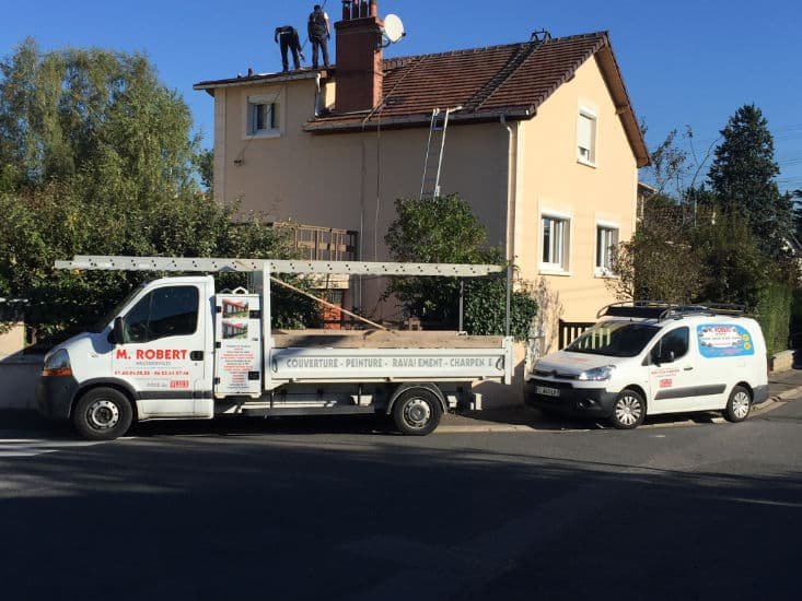 Camion de M. Jean-Jacques ROBERT, couvreur, en intervention à Périgny
